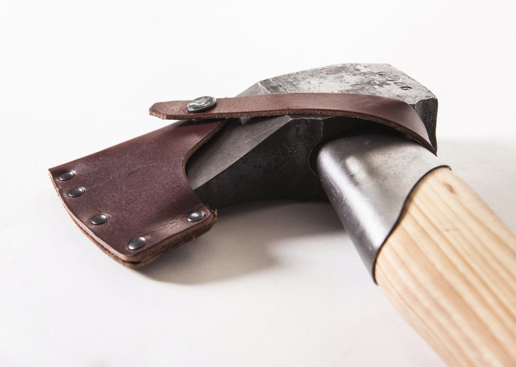 Gränsfors Bruks axe in use splitting a log illustrating efficient wood separation and leverage