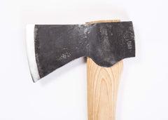 Gränsfors Bruks handle and eye detail showing secure fit and balance