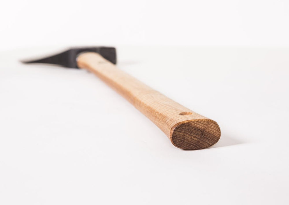 Gränsfors Bruks maul length shown next to measuring stick to illustrate 31.5 inch reach