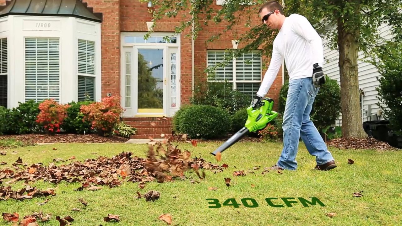 Greenworks unit with 4.0Ah battery installed for cordless runtime benefit