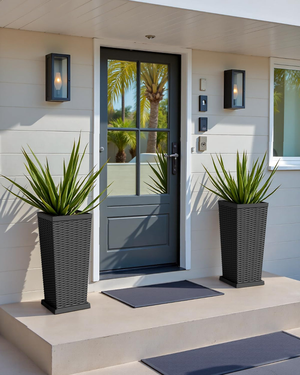 Greesum side profile with removable saucer illustrating leak-proof root protection and easy cleanup