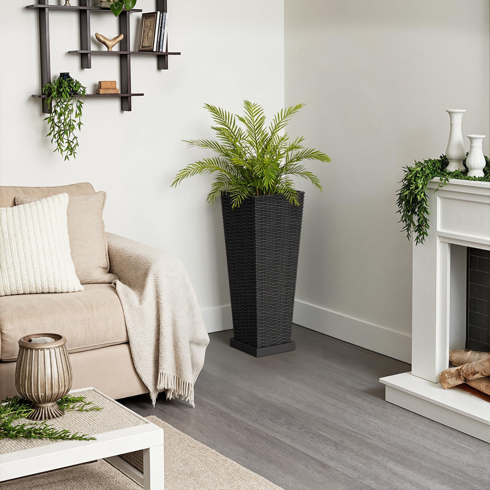 Greesum close-up of rattan-like texture, provides natural visual warmth