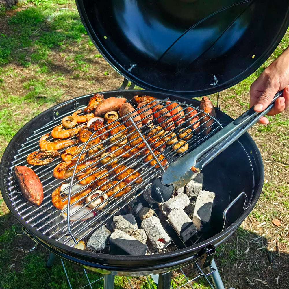 GRILLJOB raised handles and strength ring showing secure grip for safe removal