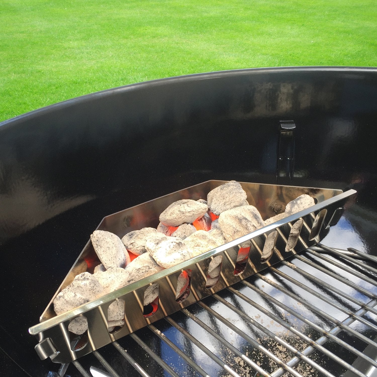 GRILLVANA size comparison with ruler showing basket dimensions for correct kettle fit