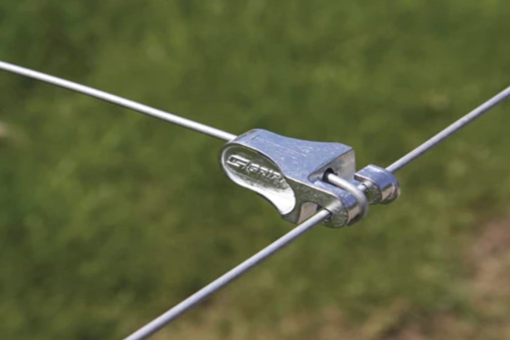 GRIPPLE T-Clip fitted on wooden end post demonstrating secure hold