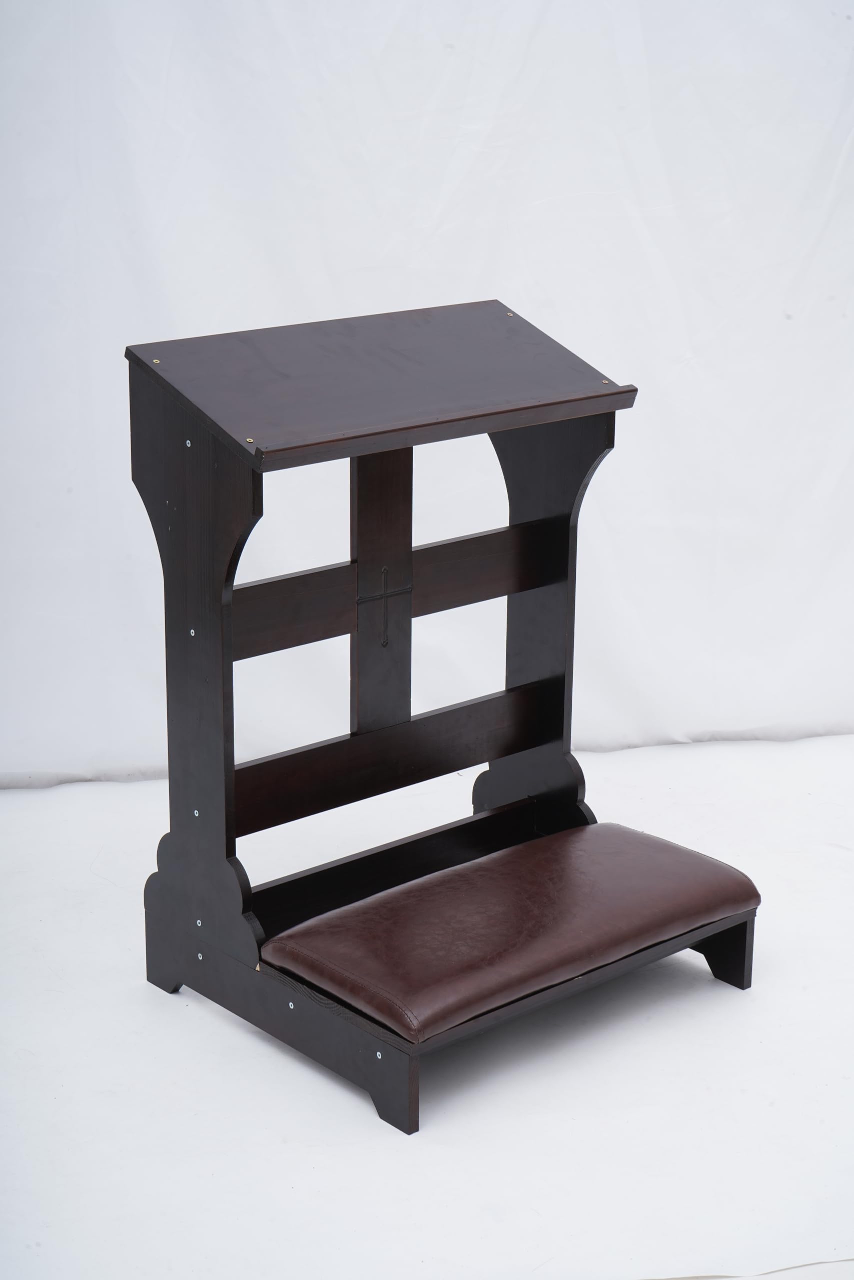 Gtouse label and wood finish detail showing durable smooth surface