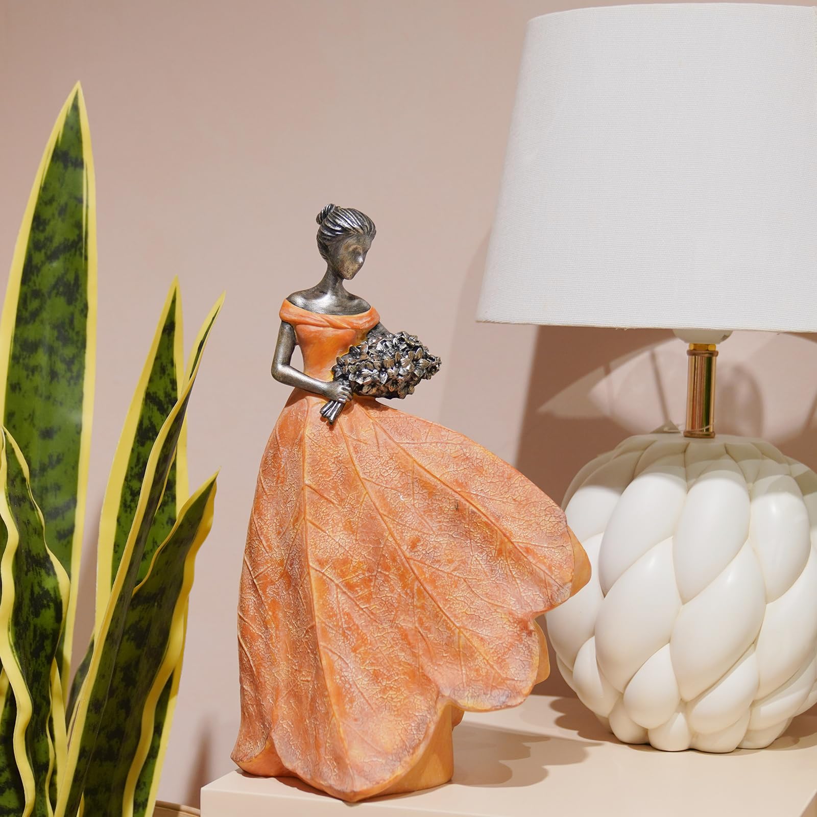 Guichifun close-up of leaf skirt veining highlighting handcrafted appearance