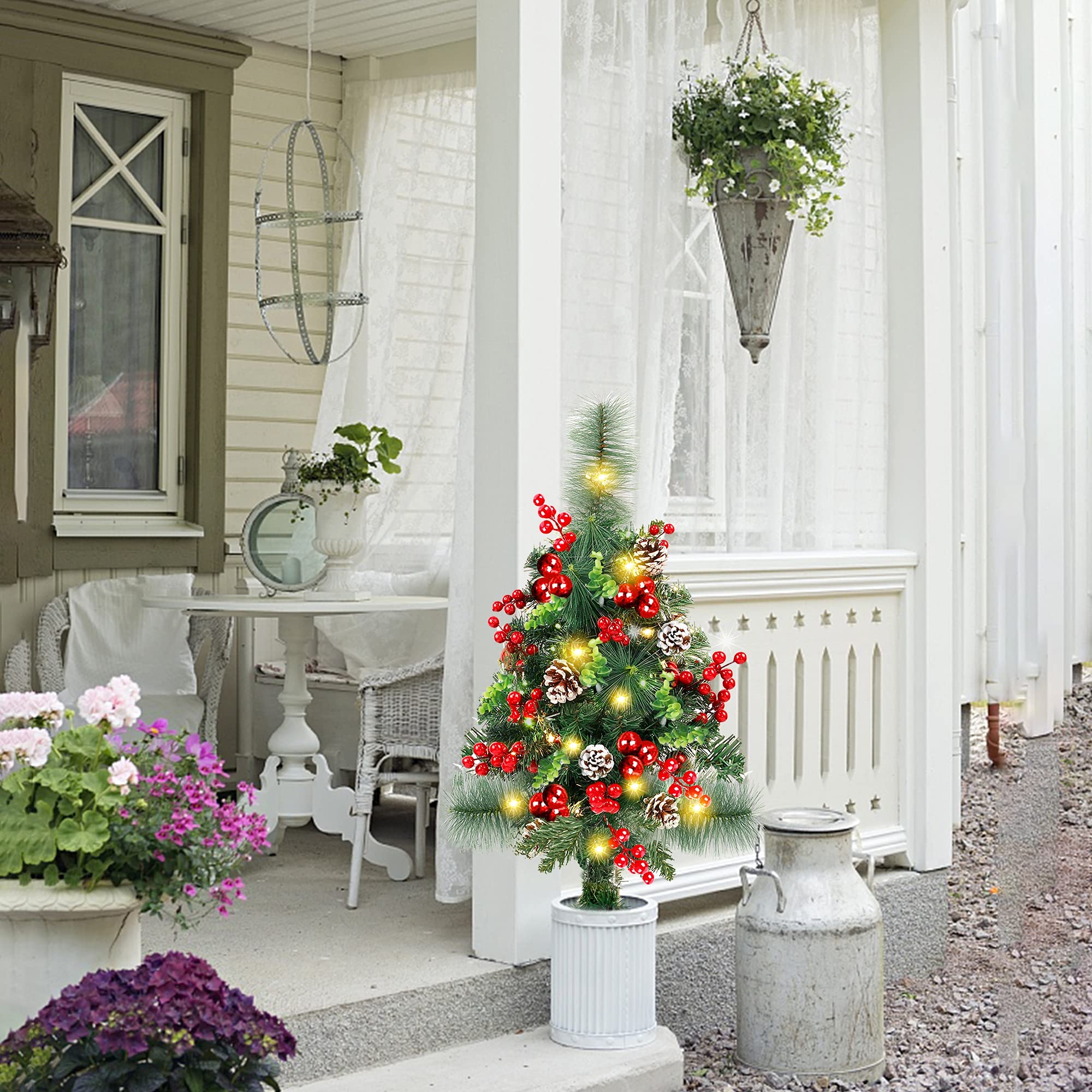 GUOOU pine cones and berry detail adding natural seasonal decoration benefit