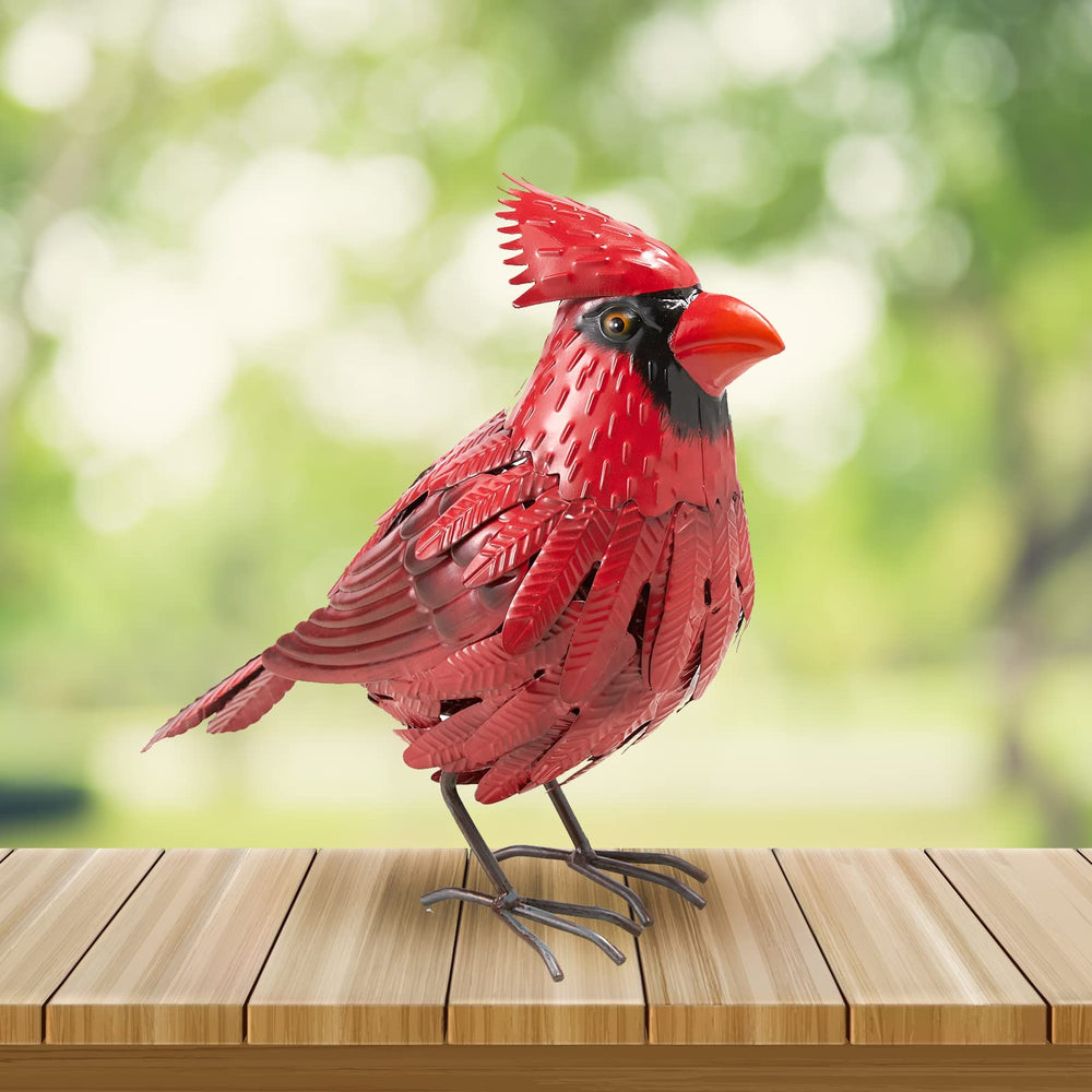 GUTE front view of red cardinal statue shows lifelike posture and color