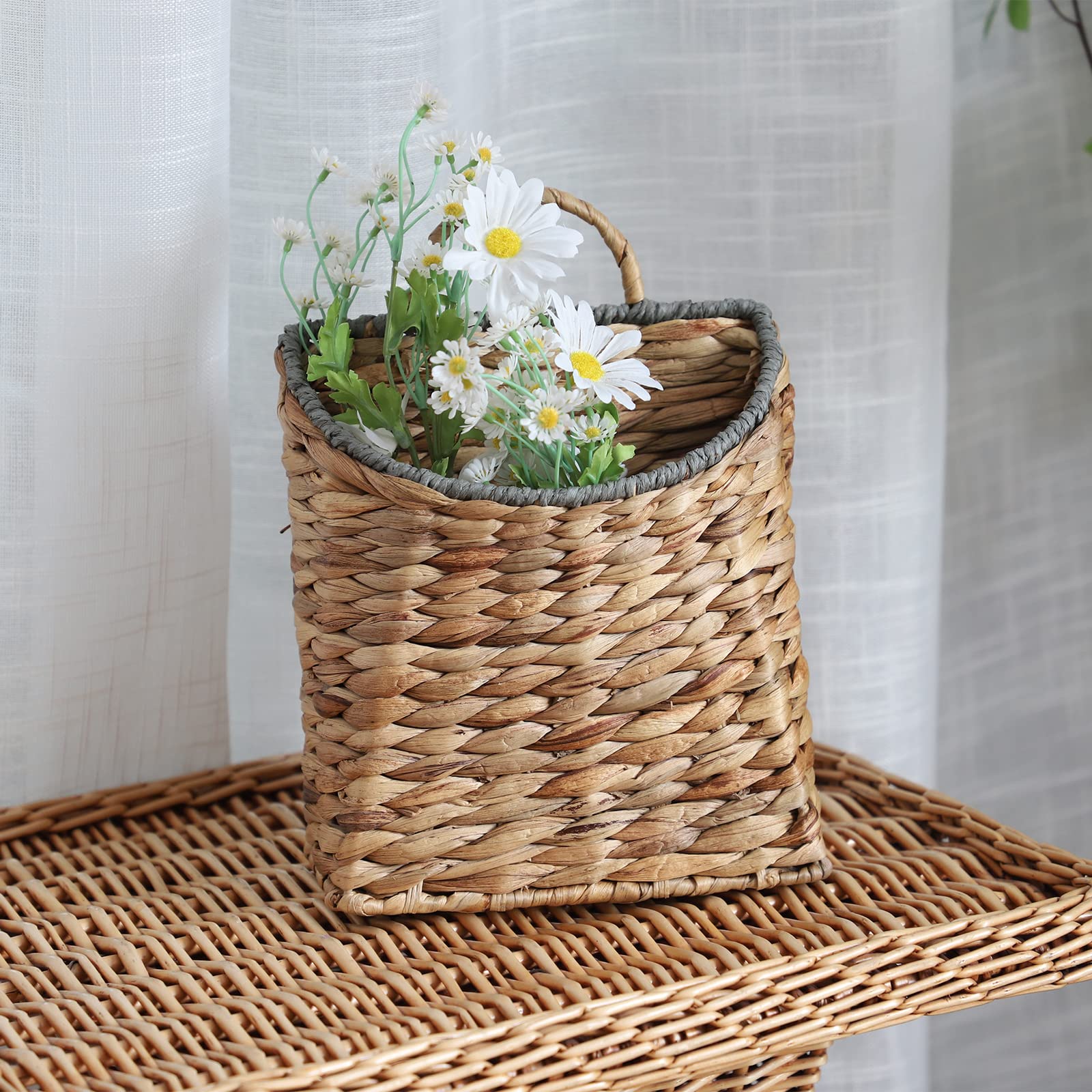 GYASVWU basket lined for a live plant demonstrating moisture protection