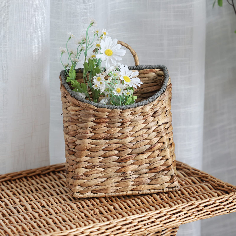 GYASVWU basket lined for a live plant demonstrating moisture protection