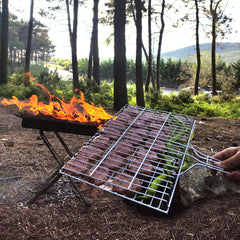Hakan close-up of stainless-steel mesh highlighting non-stick surface and easy cleanup