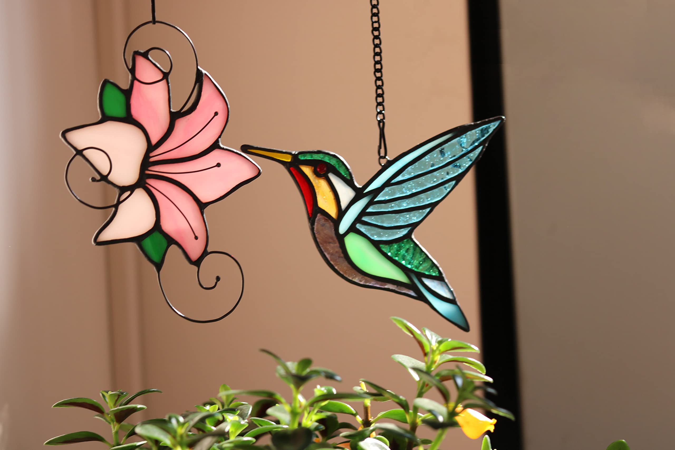 HAOSUM lily front view highlighting floral shape and cheerful tones