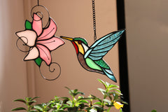 HAOSUM lily front view highlighting floral shape and cheerful tones