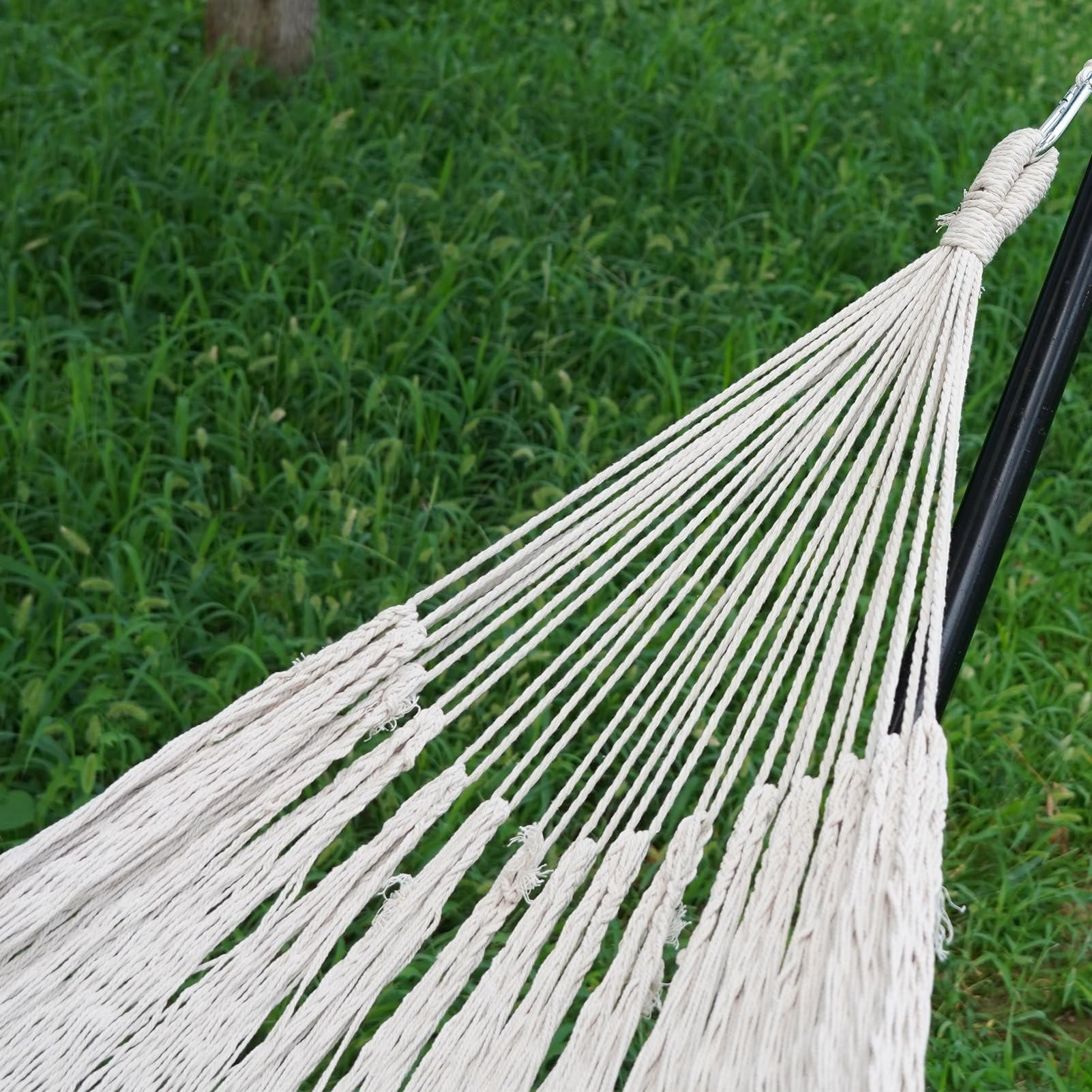 HappyPicnic close-up of edge knots and finish demonstrating handcrafted quality and reinforced support