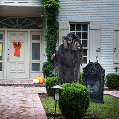 Haunted Hill Farm close-up of witch face with detailed sculpting for realistic fright