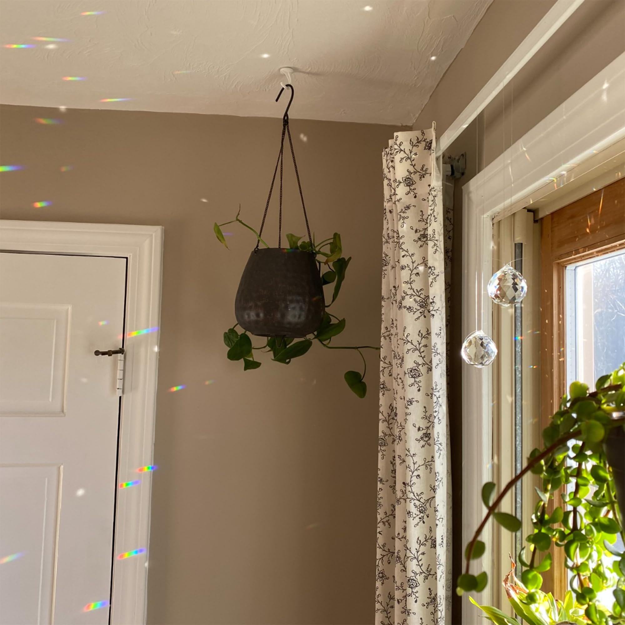 HDCRYSTALGIFTS crystals used as chandelier accents for elegant sparkle