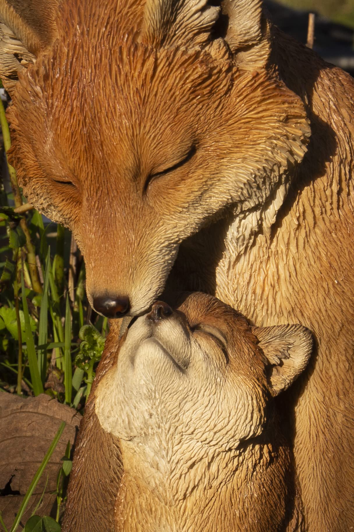 HI-LINE side profile of cuddling fox statue highlighting lifelike silhouette benefit