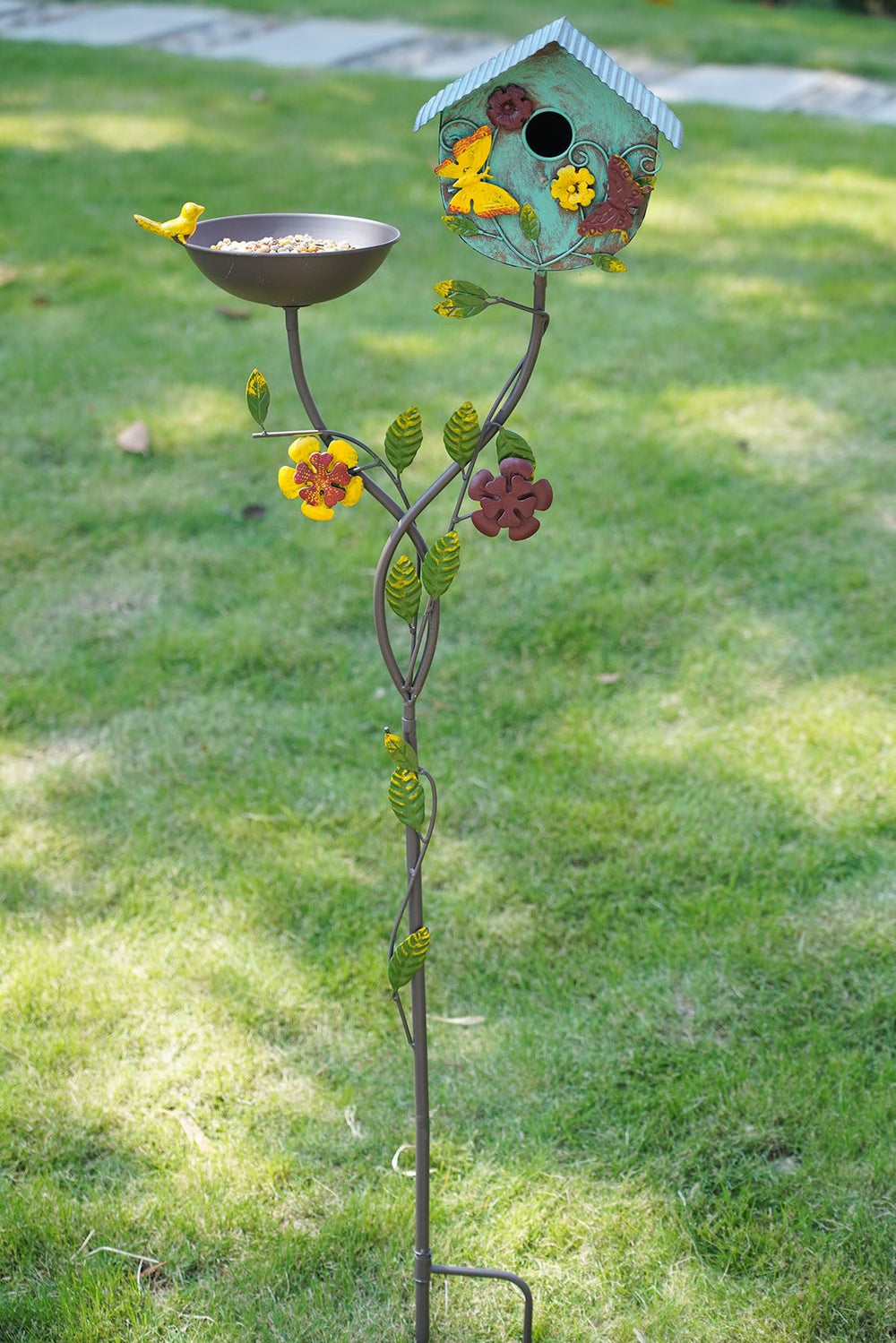 HLQMFHT placed in garden setting demonstrating attraction for backyard birds