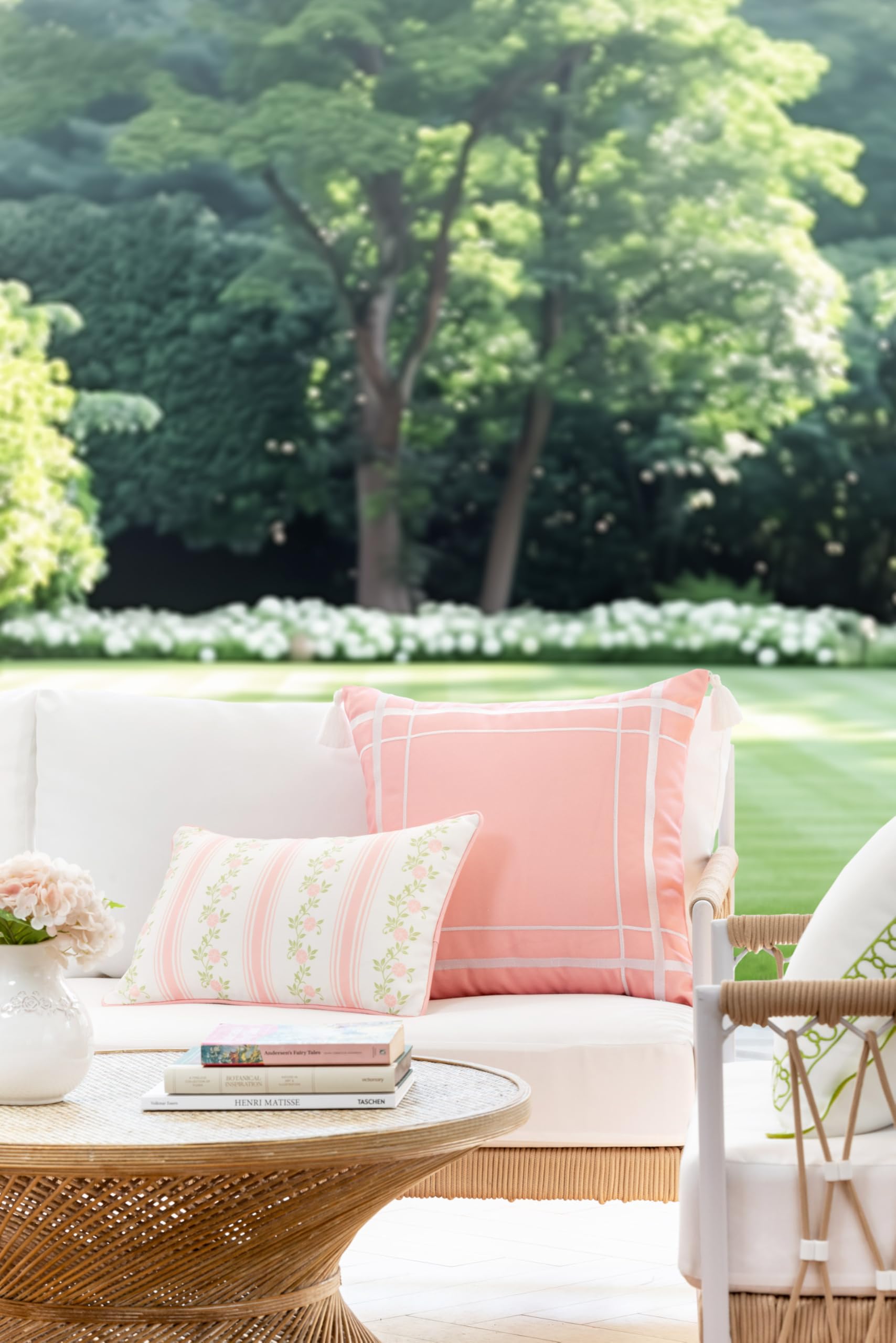 Hofdeco Premium close-up of piping and fabric texture shows refined durability