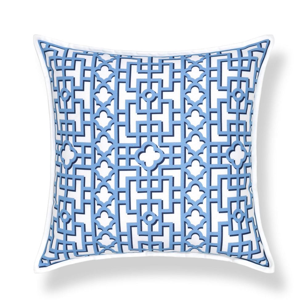 Hofdeco Premium styled on living room couch adding coastal flair and comfortable décor