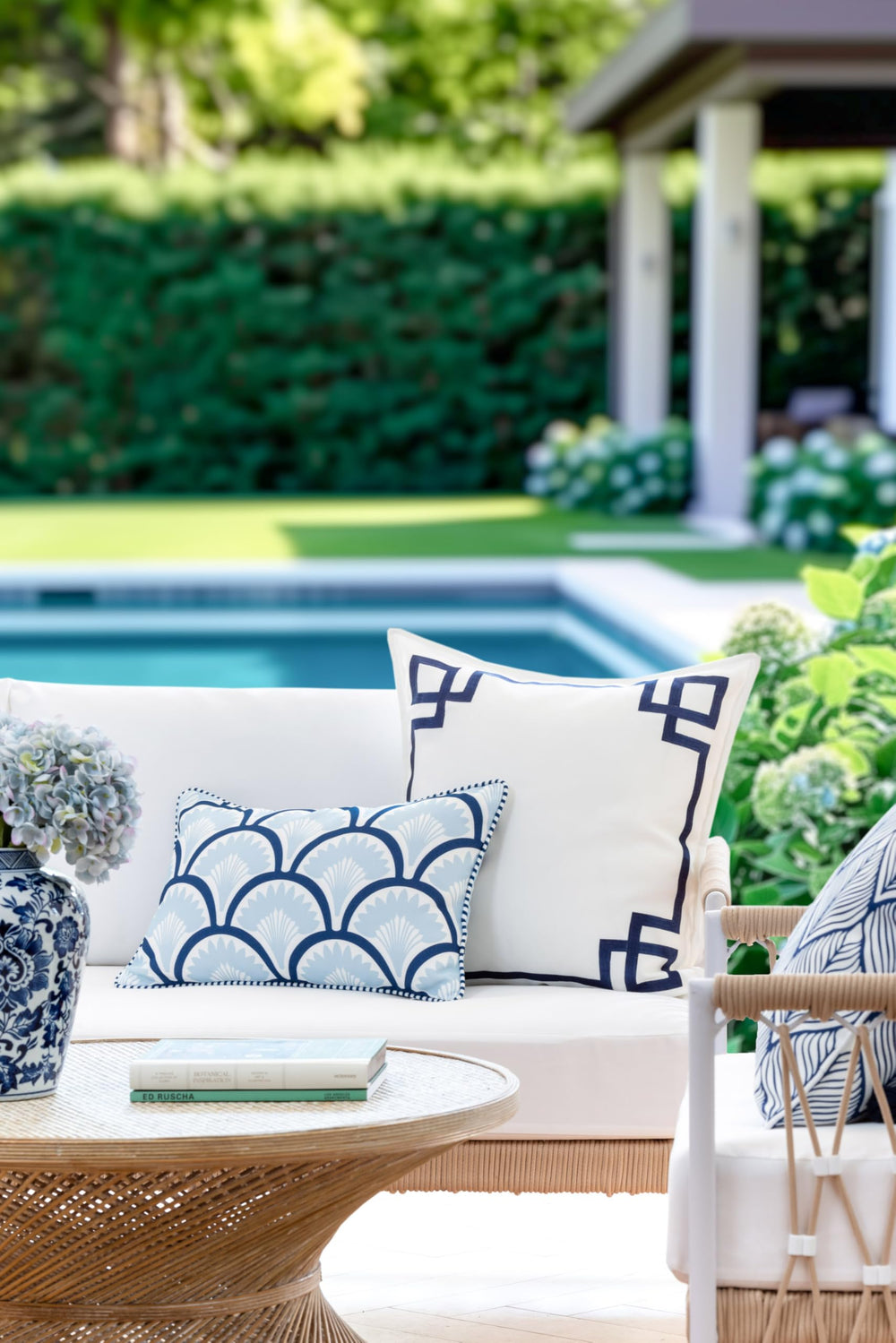 Hofdeco Premium solid navy reverse view showing durable, low-maintenance benefit