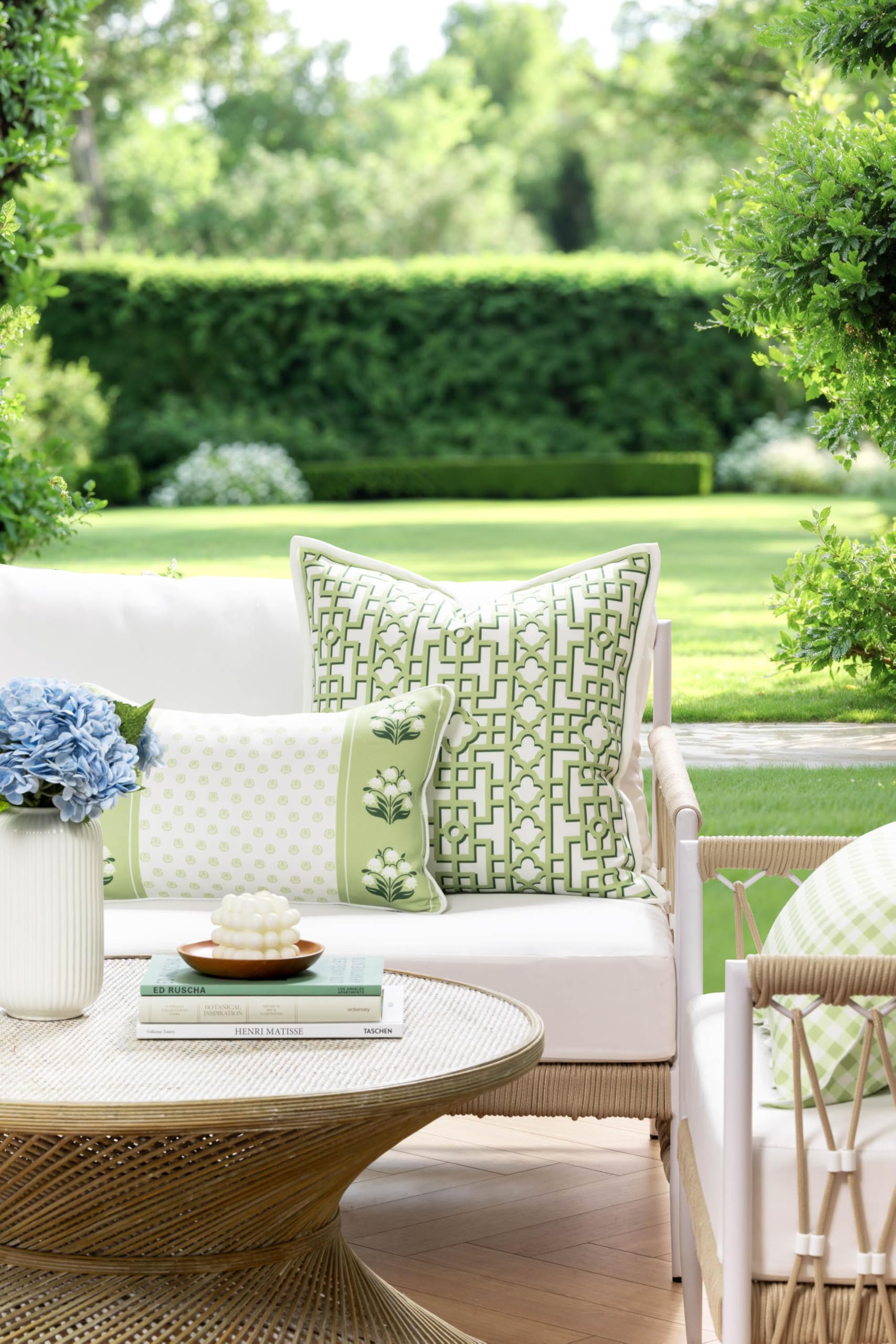 Hofdeco Premium close-up of fretwork print and texture benefit: highlights durable weather-resistant fabric