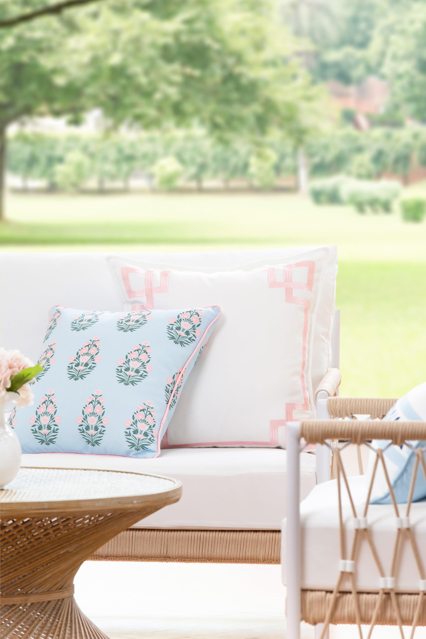 Hofdeco Premium close-up of blush piping and fabric texture, adds refined detail
