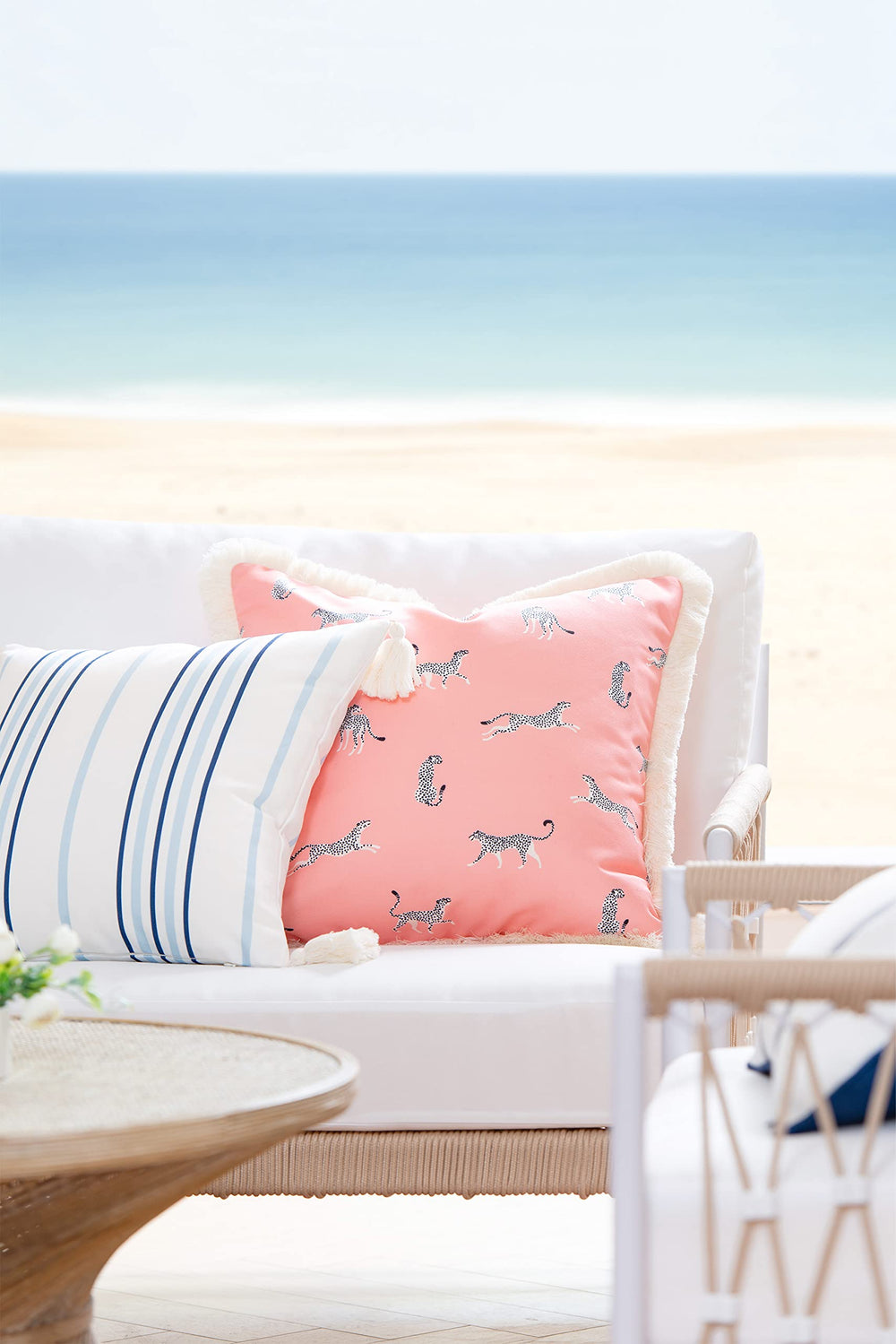 Hofdeco Premium close-up of white tassel detail, highlights handcrafted texture and playful accent