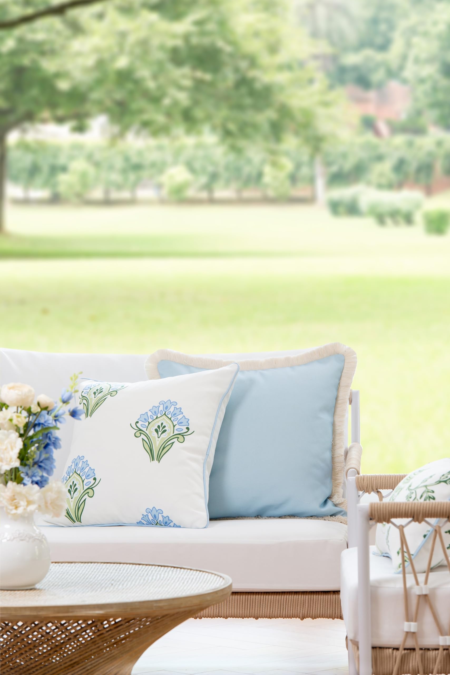 Hofdeco Premium close-up of baby blue piping and fabric texture, adds refined edge