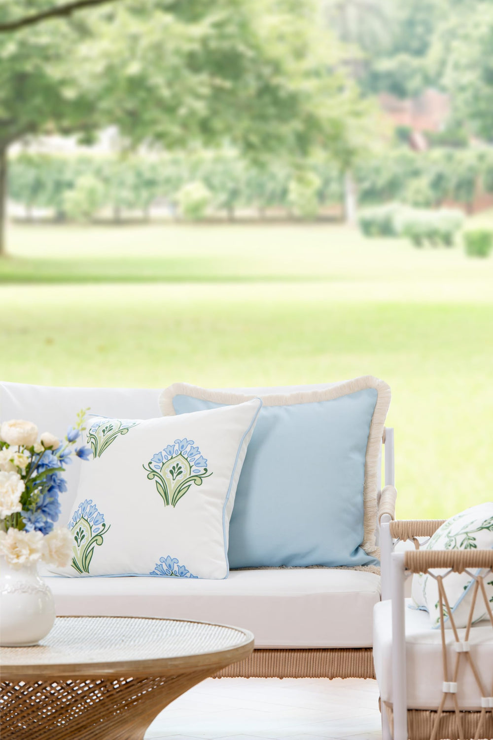 Hofdeco Premium close-up of baby blue piping and fabric texture, adds refined edge