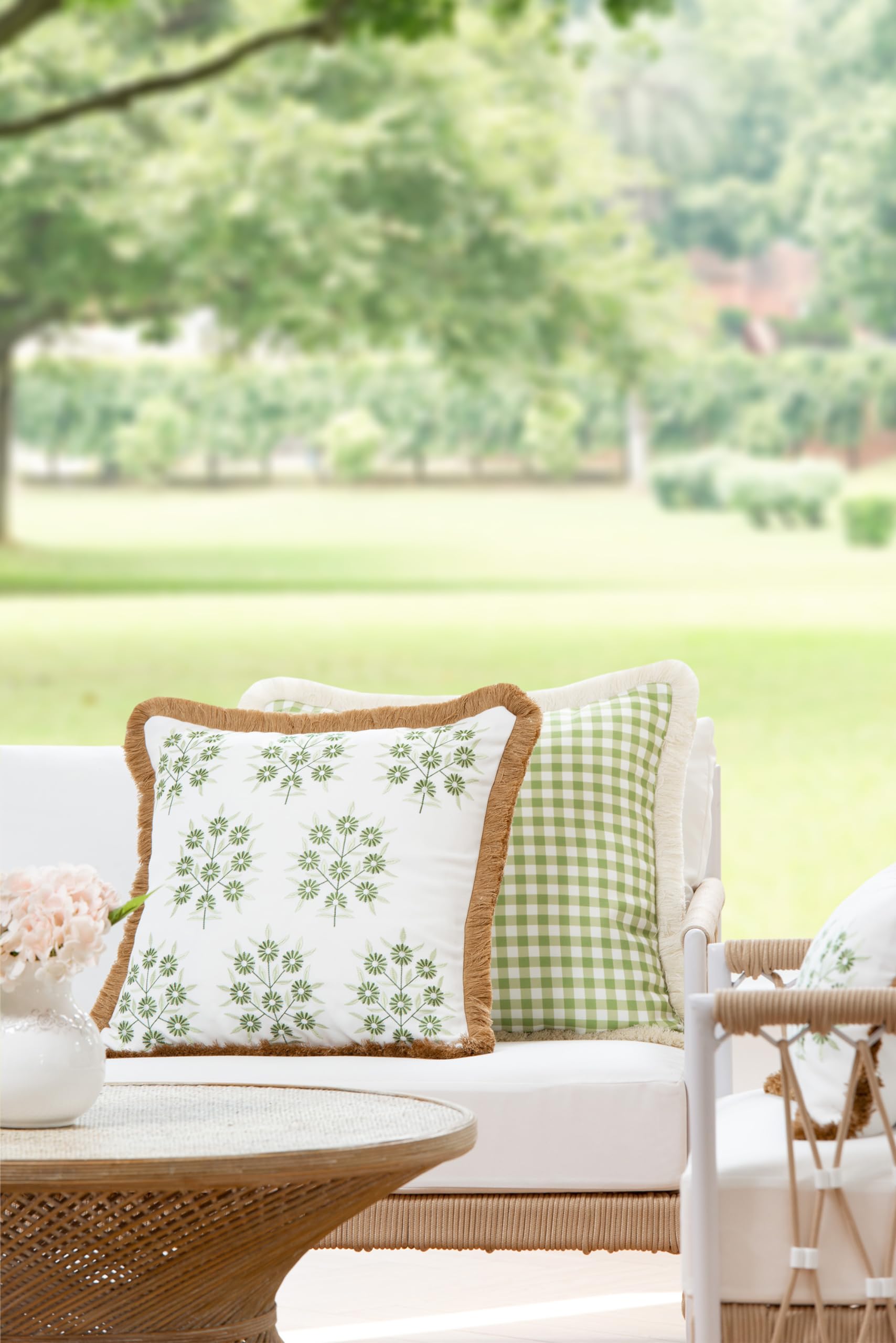 hofdeco premium close-up of green embroidery detail, highlights stitching quality