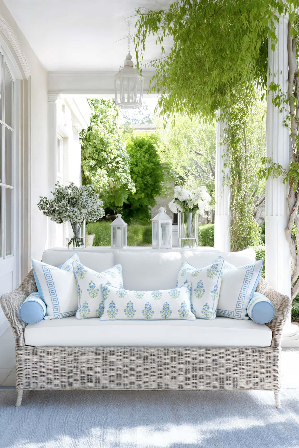 Hofdeco Premium fabric pattern close-up showing floral print clarity and color harmony