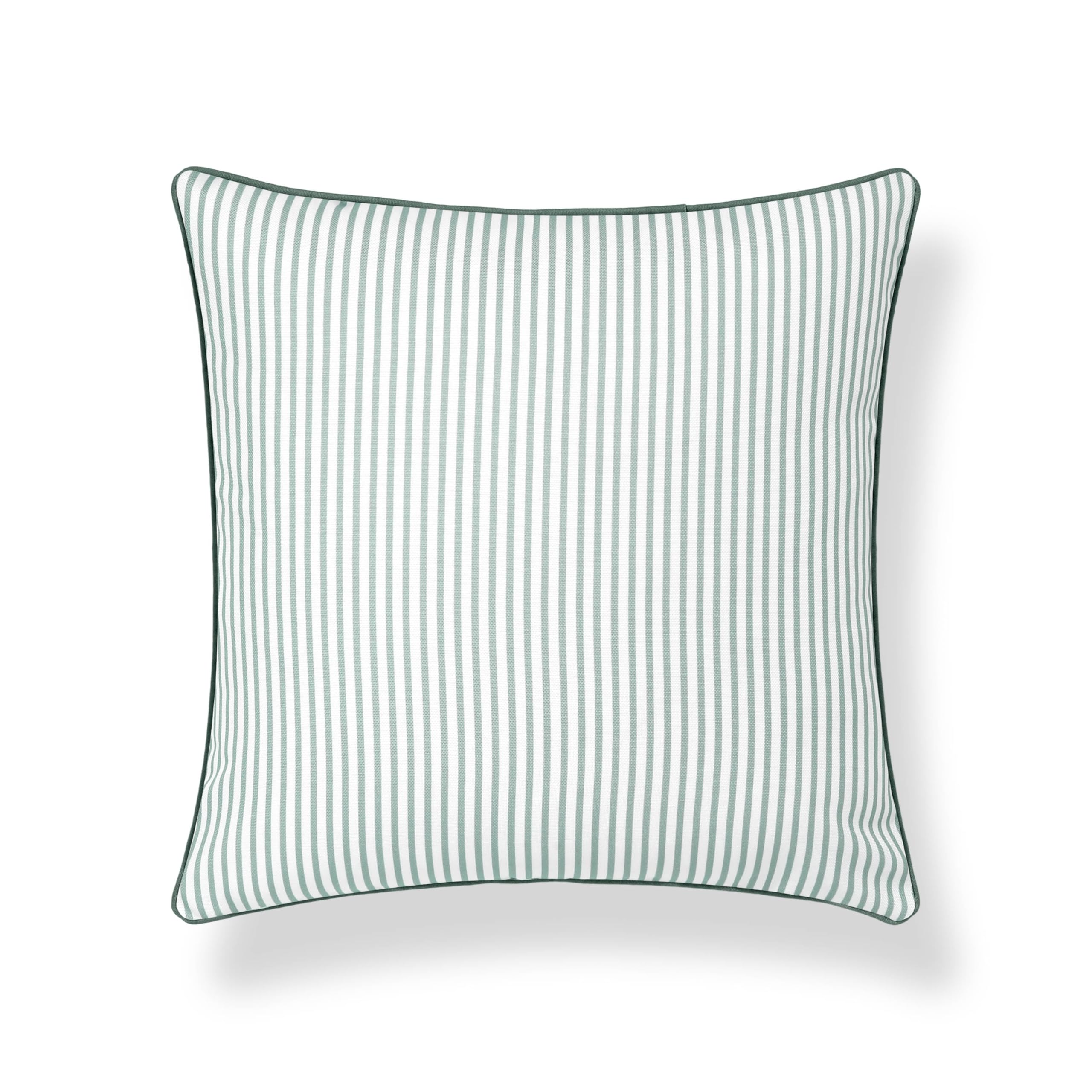 Hofdeco Premium next to 22-inch insert demonstrating recommended fit and fullness