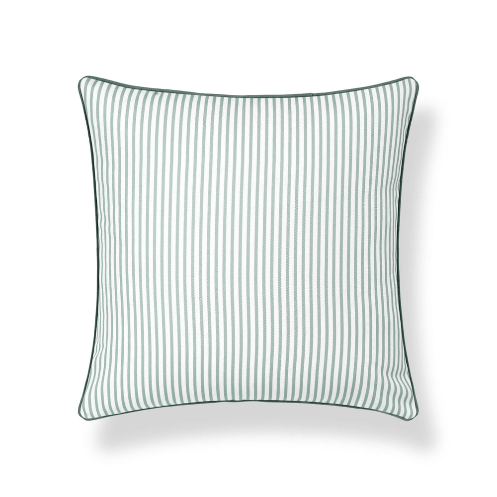 Hofdeco Premium next to 22-inch insert demonstrating recommended fit and fullness