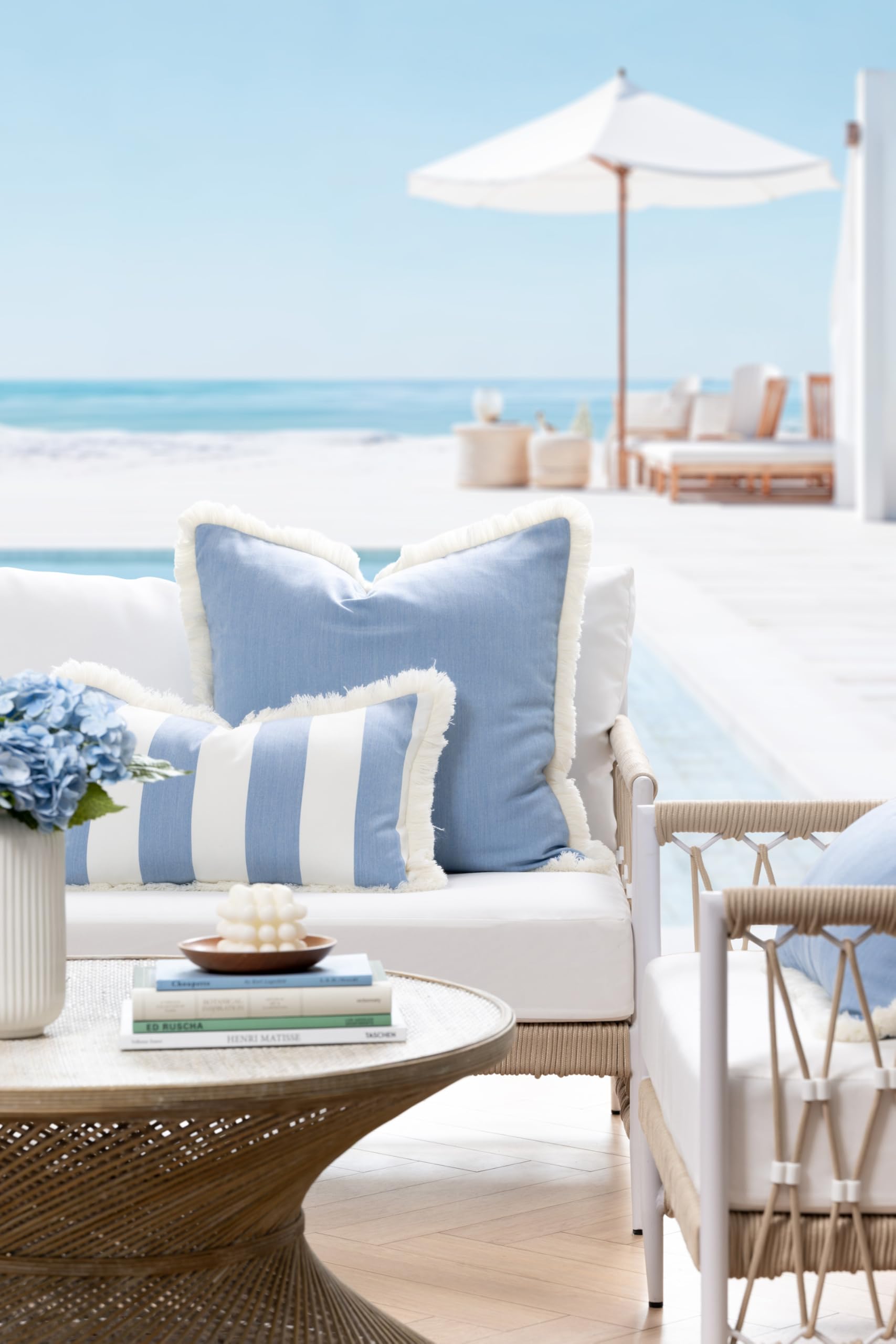 Hofdeco Premium close-up of woven fabric texture showing durable, fade-resistant acrylic