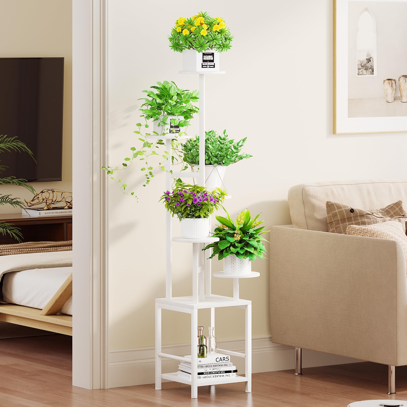 Homsorout estantería en salón mostrando cómo integra plantas en la decoración