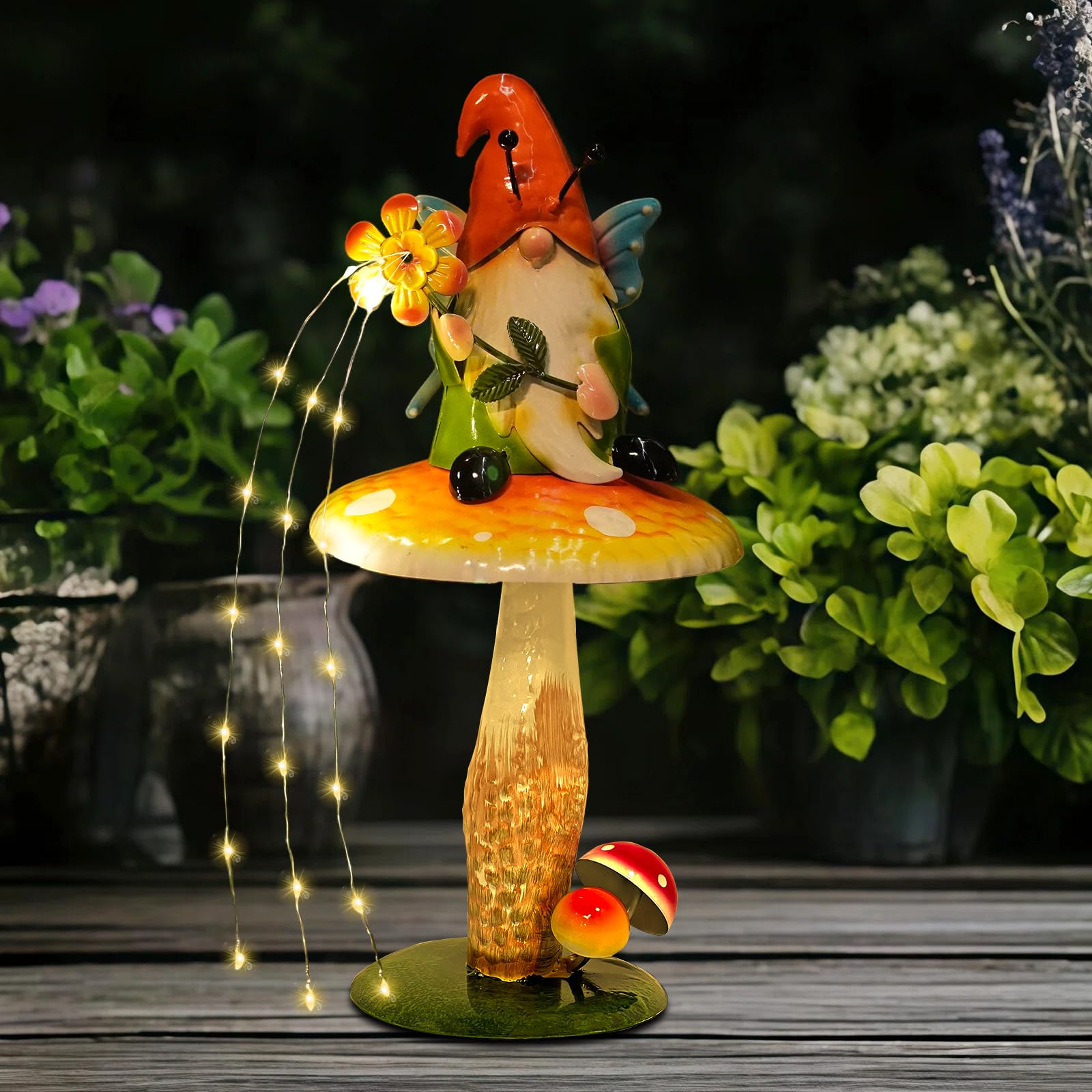 HONGLAND gnome front view showing cheerful design and outdoor charm