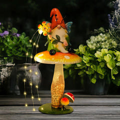 HONGLAND gnome front view showing cheerful design and outdoor charm