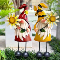 HONGLAND gnome assembled on stake demonstrating easy installation and stability
