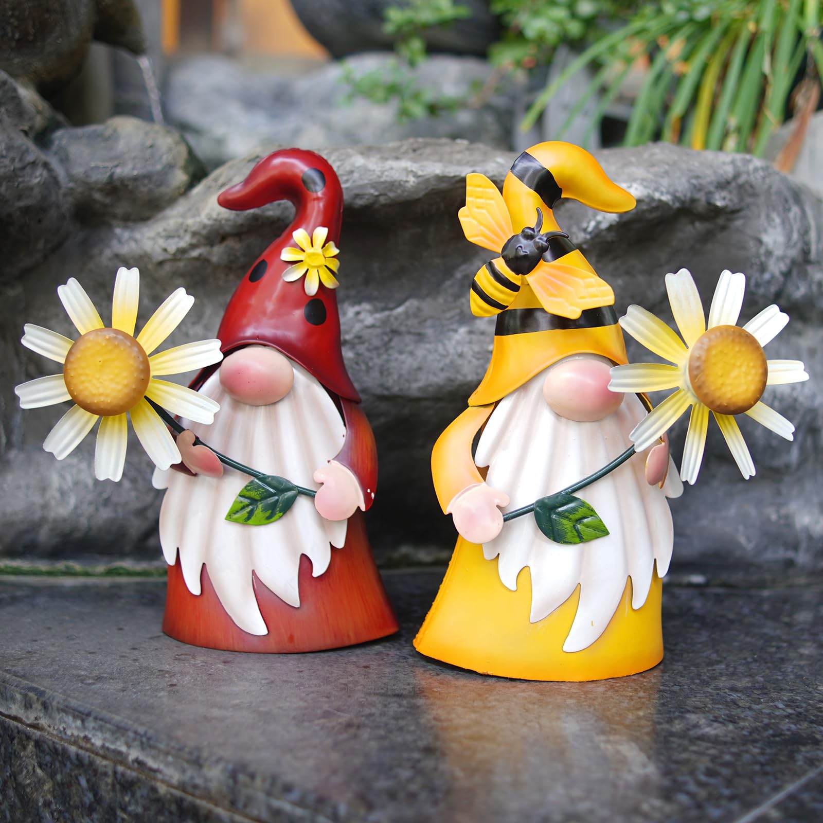HONGLAND gnome sunflower detail highlighting painted accents for visual charm