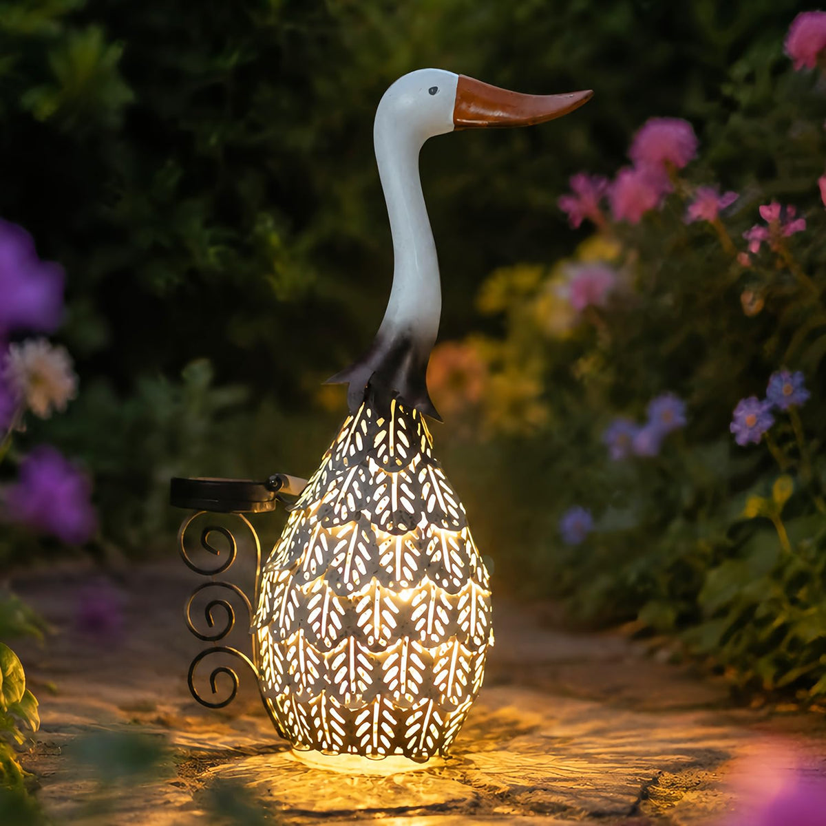 HONGLAND goose front view showing realistic shape and curb appeal