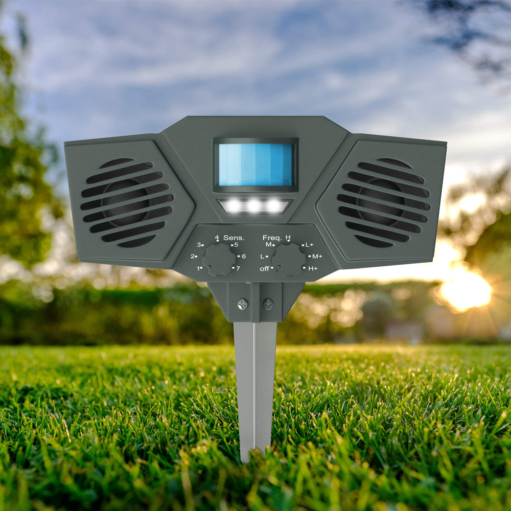 Hoont LED strobe flashing in use providing visual deterrent to pests