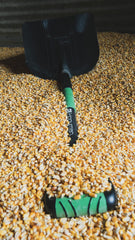 Hooyman D-handle angle demonstrating ergonomic top-hand leverage benefit