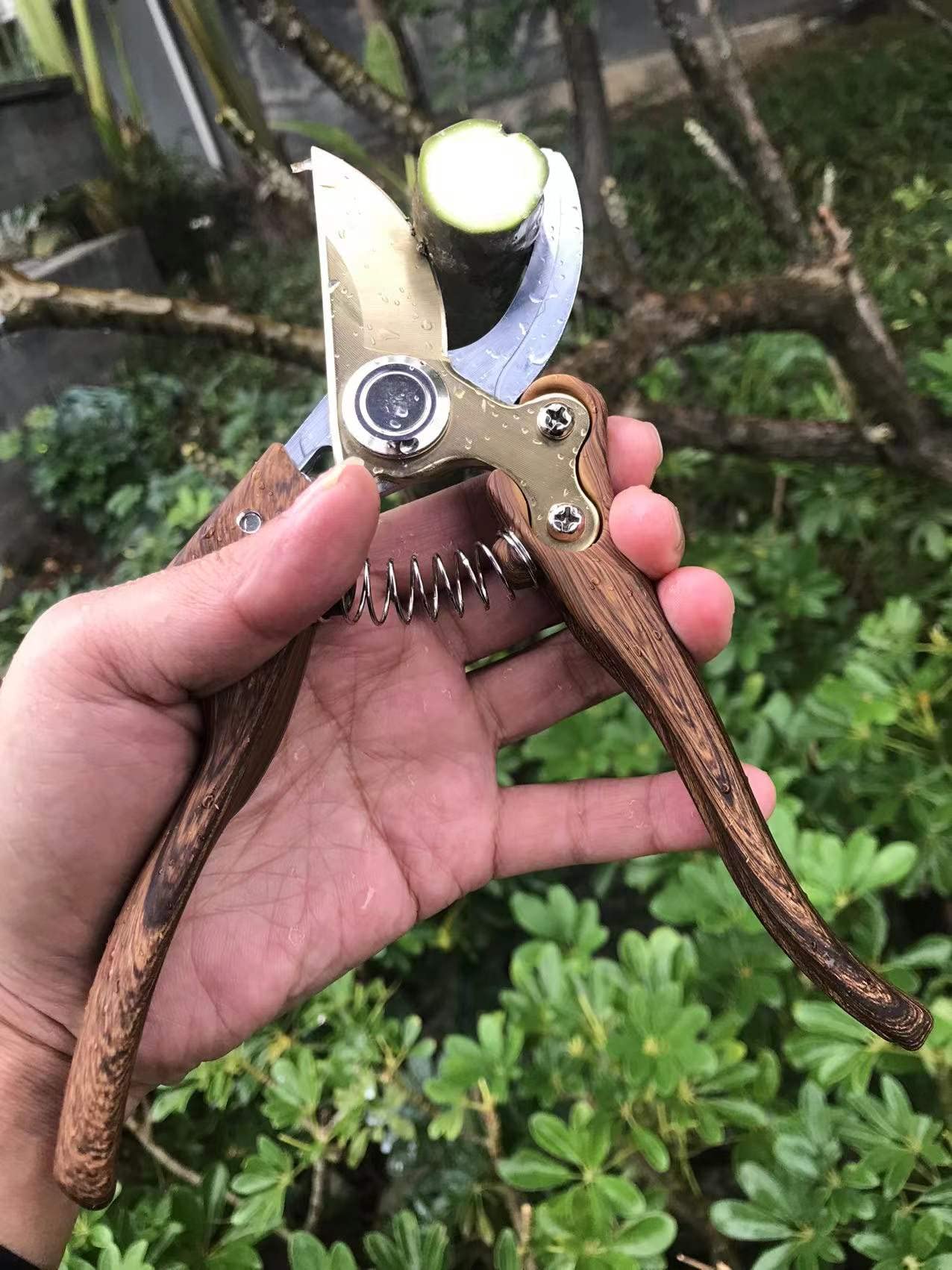 Horsvill safety lock detail protecting user and blade when stored