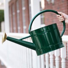 HORTICAN side profile showing can proportions and spout angle benefit: balanced pour