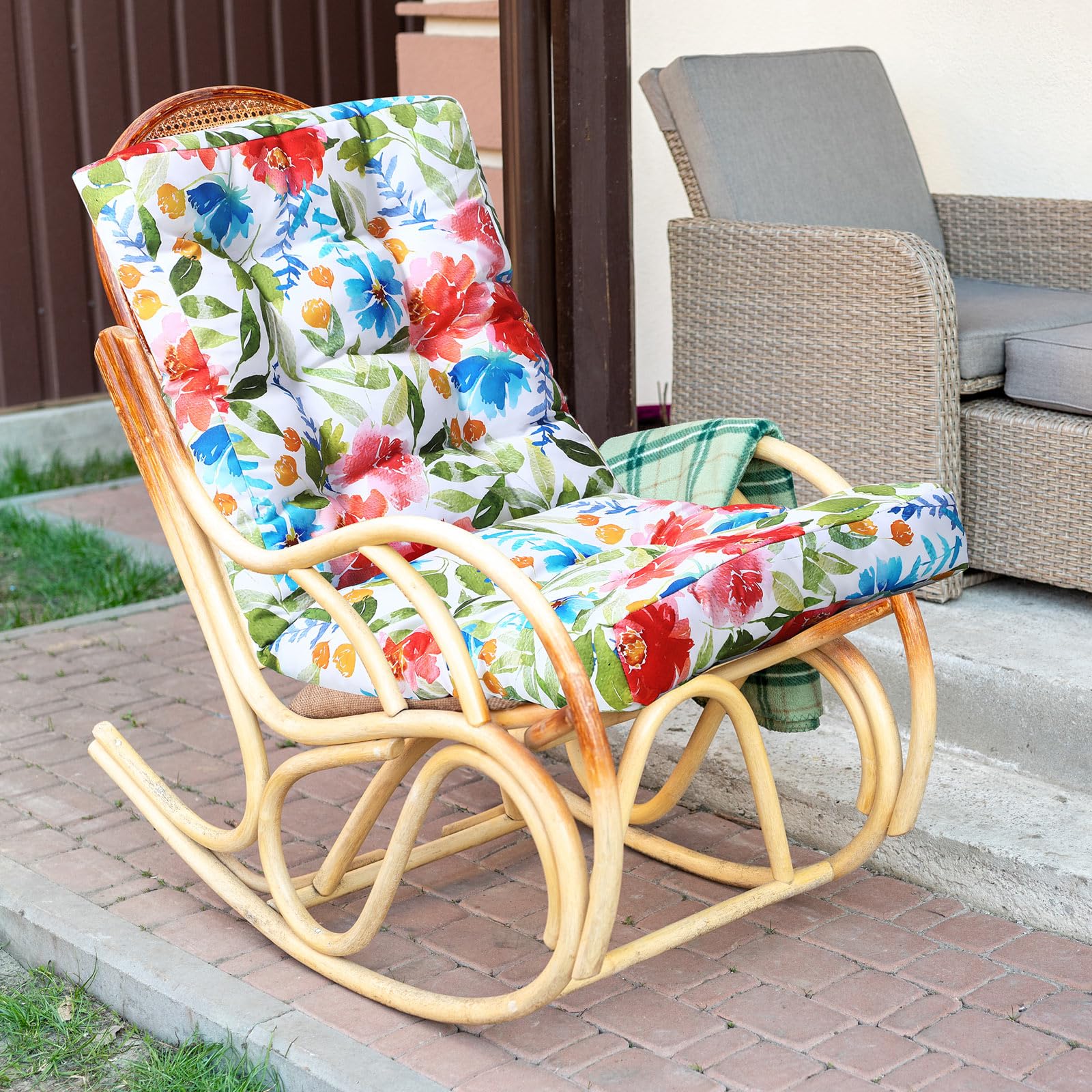 Hoteam cushions on outdoor patio table and chairs showing refreshed style
