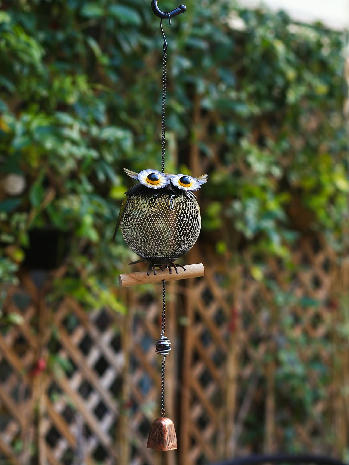 HSHD feeder with songbird perched, attracting garden birds easily