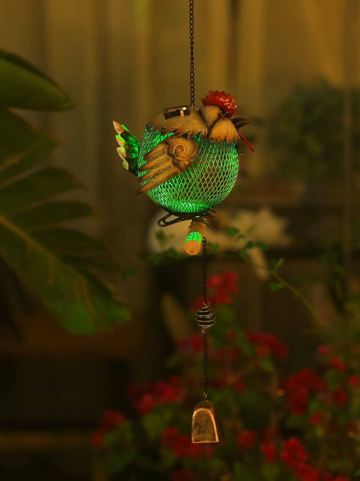 HSHD feeder with birds perched demonstrating attraction benefit