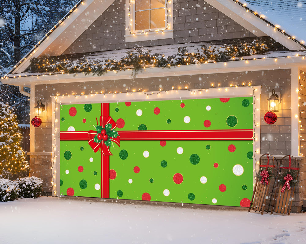 HunnmingRe banner on house at dusk enhancing holiday curb presentation
